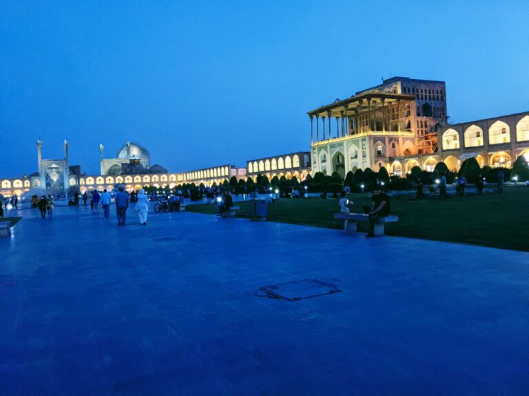 Esfahan nesf-e jahan